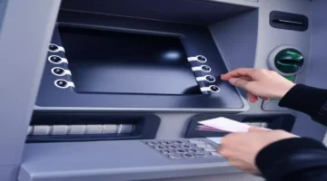 7 جنيهات لكل سحبة.. كيف توفر 2500 جنيه من رسوم ماكينات الصراف الآلي؟